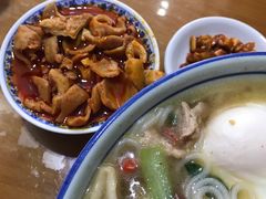 -邱芳粉店(迎宾大道旗舰店)