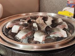 -围炉肉舍•炭烤活鳗•丹东海鲜烤肉(步行街店)