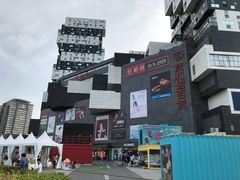 -资和信百货商场