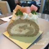 顺便来这里坐下，看看雨，等雨停，落地玻璃，是不错的体验