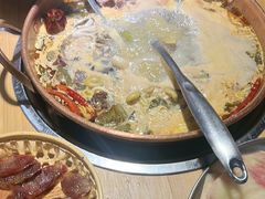 -洱火云南酸菜牛肉火锅(石景山当代商城店)