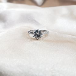 -威德钻石-克拉钻大本营(南京东路店)