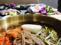 -围炉肉舍•炭烤活鳗•丹东海鲜烤肉(步行街店)