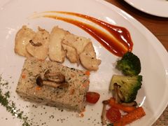 -Chom Cafe and Restaurant