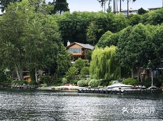 豪宅是典型的太平洋住宅，主要是木架构，使用了大约50