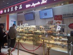 面包甜点陈列柜-白玉兰食品甜凤店(合生汇店)