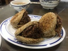 烧饼夹烧牛羊肉-老爆肚满五香烧牛羊肉