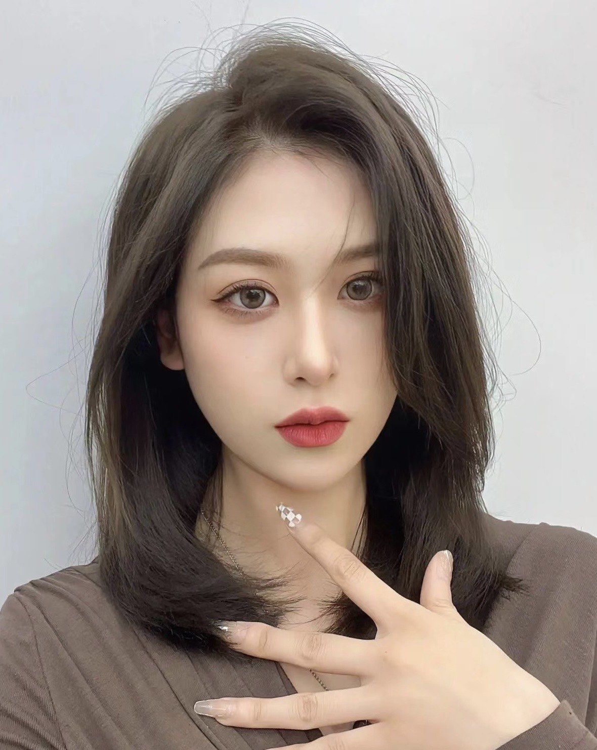 脸型长高额头女孩适合什么发型