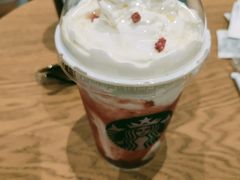 草莓轻乳酪星冰乐-星巴克(武汉湘隆时代广场店)