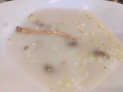 牛尾汤-桃园中华料理炸酱面(燕儿岛路店)