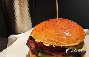 Golden Black Pepper Pork Burger