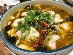 激情椒麻鱼-清真·玛丽亚新疆菜主题餐厅(浙江中路店)
