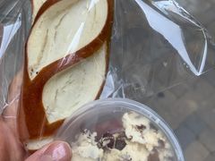 朗姆葡萄乳酪碱水棒-屋裡·Union Bakery(龙江路店)