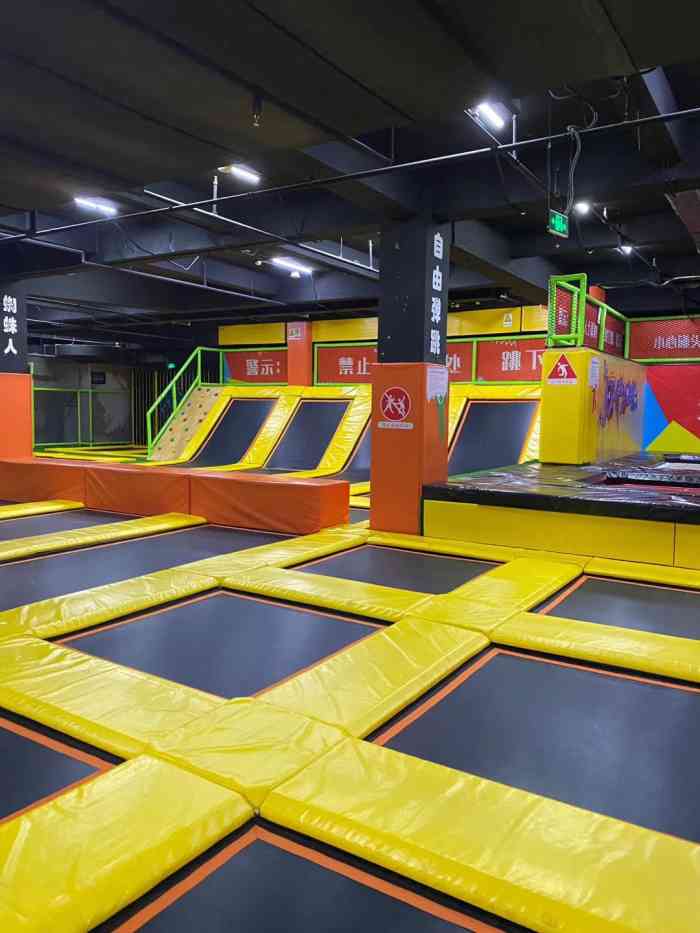 蹦客地带蹦床主题运动馆-"地址在 城厢东路与南城街交口九策城市广场.