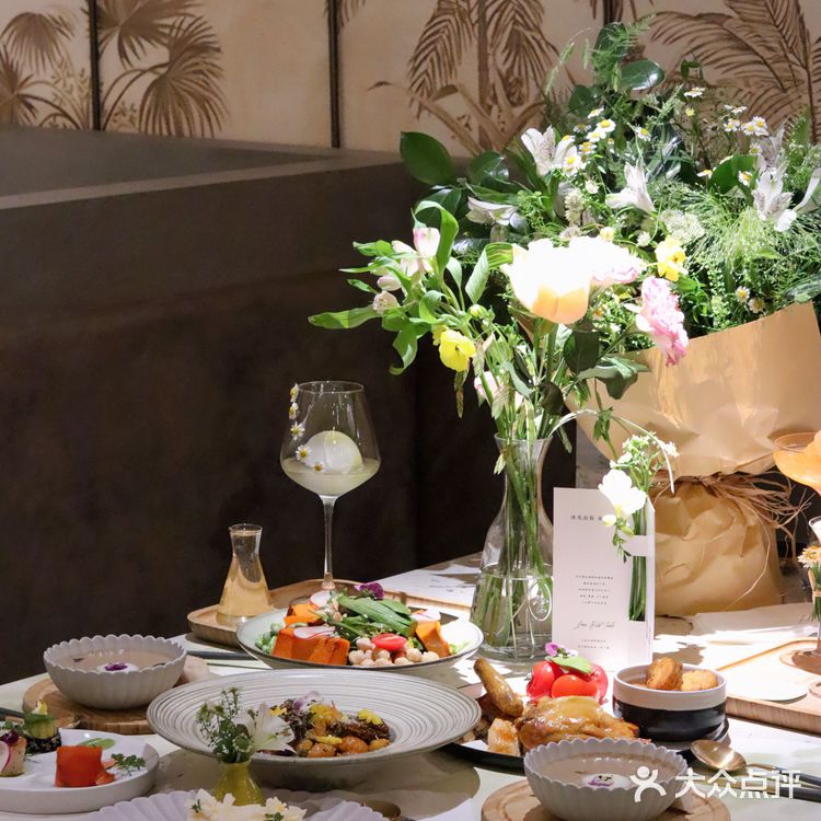 Tomacado 花厨｜鲜花与餐厅的结合浪漫与温度并存