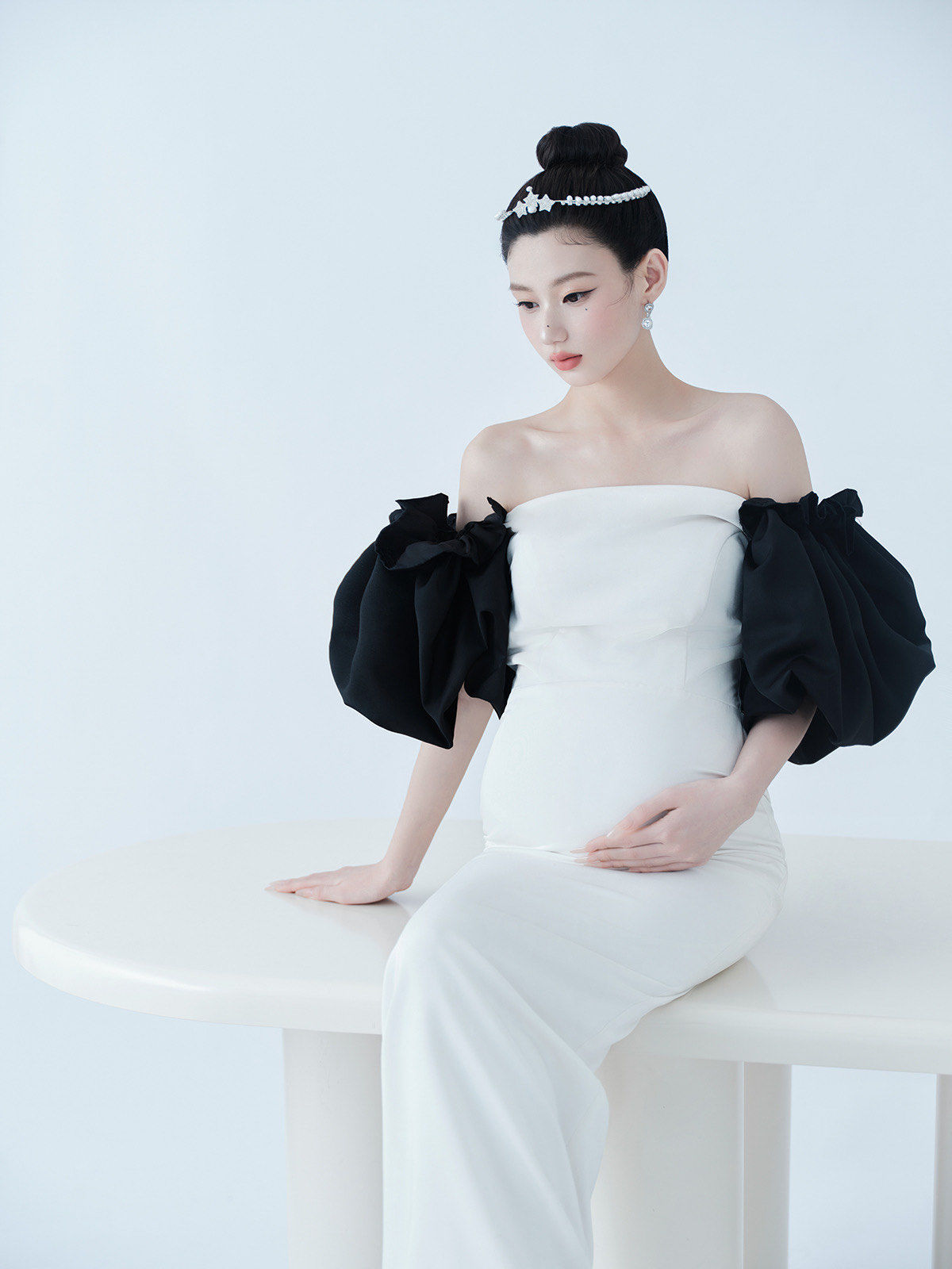 孕期变身在逃公主94法式简约孕妇照写真