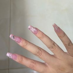 -小黑瓶美甲美睫