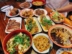 -爆炸头阿姨小四川正宗川味小吃(无任何分店)