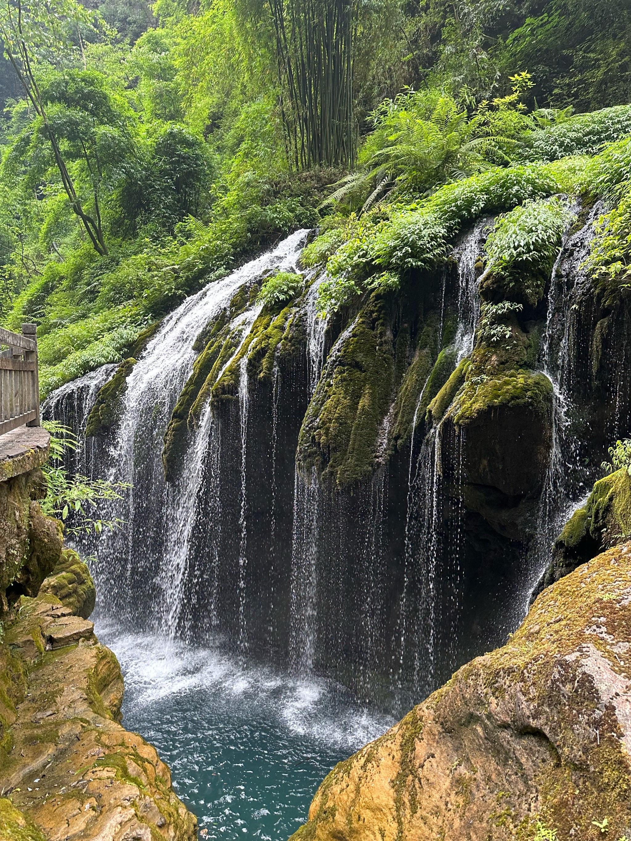 感受国家5a级旅游景区
秀美的自然山