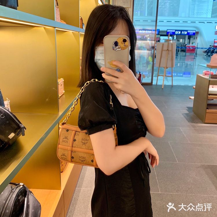机场探店| 武汉机场专柜中秋4倍积分兑换