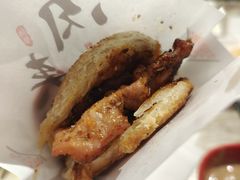 烧饼夹五花肉-老徐烧烤涮肚(交道口店)