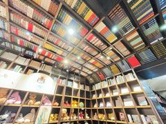 -钟书阁(松江泰晤士小镇店)