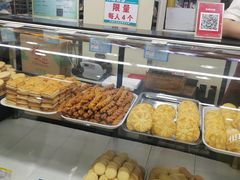面包甜点陈列柜-钟楼大面包