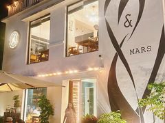-Mark&Mars Restaurant