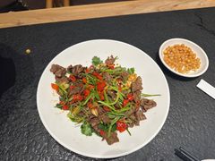 -鱼鲜饭香·招牌汽锅剁椒鱼头王