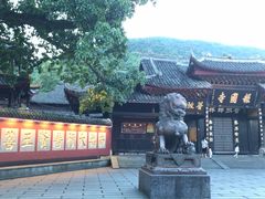 -峨眉山报国寺