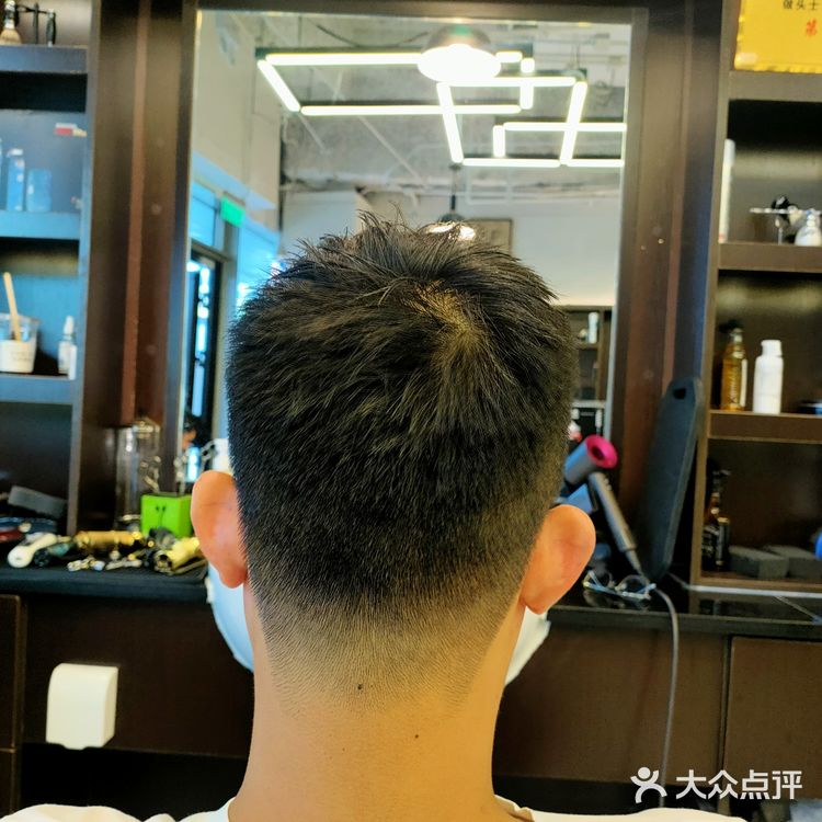 前刺发型
