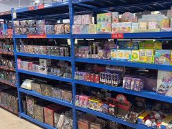 -逝水玩具折扣店