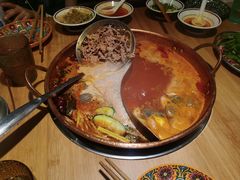 -洱火云南酸菜牛肉火锅(石景山当代商城店)