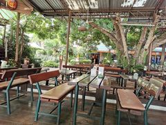 -Green Tree Rest. & Pub