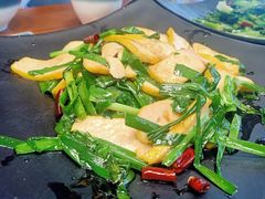 韭菜炒黄豆腐-宣威山野人家·现炒云南菜(金碧店)