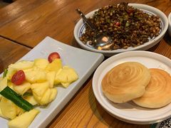 青柠檬拌鲜菠萝-云海肴汽锅鸡·云南小炒(天津国金汇店)