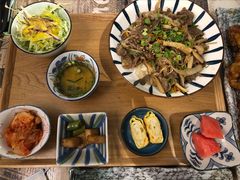 牛肉饭-猫头鹰炸鸡