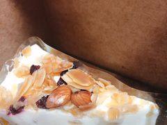 坚果派对风味酸奶慕斯蛋糕-星巴克(南京狮子桥店)