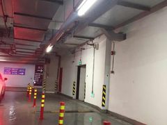 -环球港-停车场