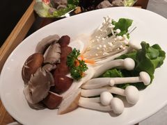 菌菇拼盘-左庭右院鲜牛肉火锅(环球港店)