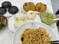 -李与白包子铺(桐梓林店)