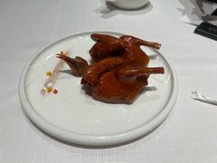 玻璃挂皮乳鸽皇-北京厨房(SKP店)
