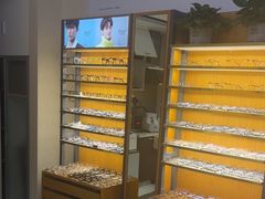 -优医视平价眼镜蔡司依视路折扣工厂店(十里堡店)