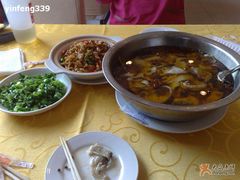 合影-鑫巴蜀小镇 · 水煮鱼专研店(玉桥店)