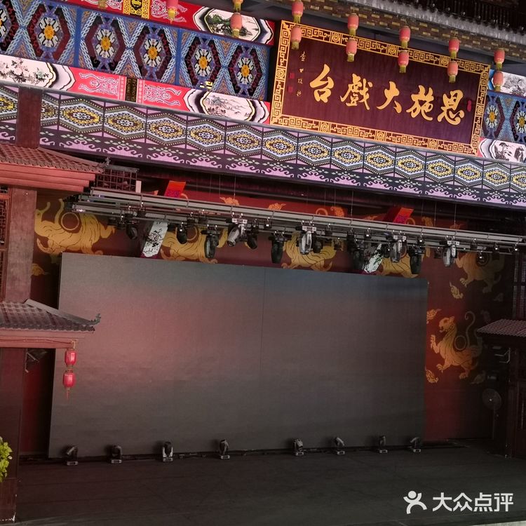 逛逛恩施民俗街