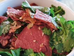 香菜拌牛肉-极致三川·厨房(N37天琴座店)
