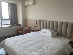 -欧辰国际酒店(重庆欢乐谷轻轨站店)