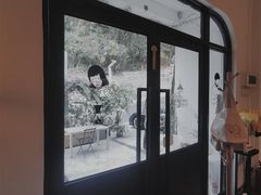 -彳亍咖啡·这里(水湾路店)