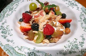 Berry Oat Yogurt Bowl