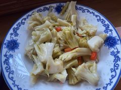 酸辣花菜梗-三毛烤鸡(清泰街店)